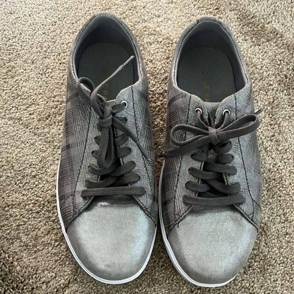 Cole Haan women 8 gray plaid patterned fashions tennis shoes